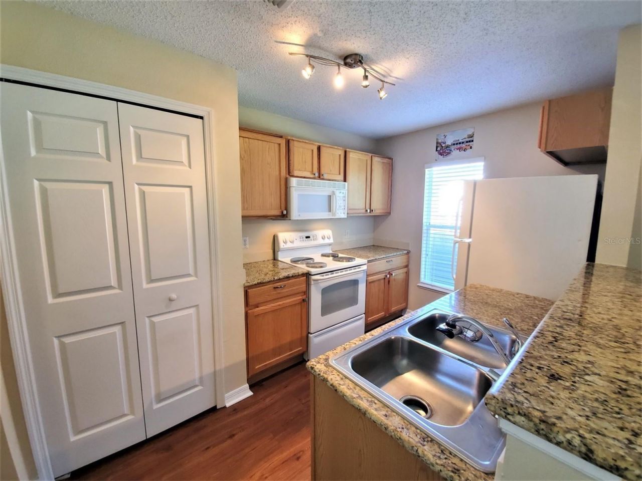 9870 Ashburn Lake Drive , Tampa, FL 33610 Photo