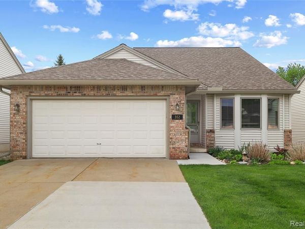 352 Cottonwood Lane , Saline, MI 48176