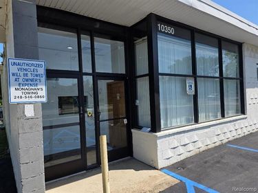 10350 W 9 Mile Road , Oak Park, MI 48237