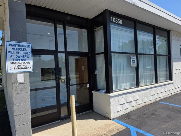 10350 W 9 Mile Road , Oak Park, MI 48237