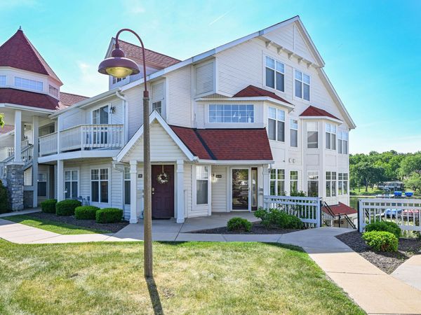 2138 Landings Ln, Delavan, WI 53115
