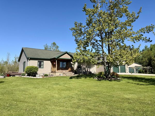 2181 E Levering Road, Cheboygan, MI 49721