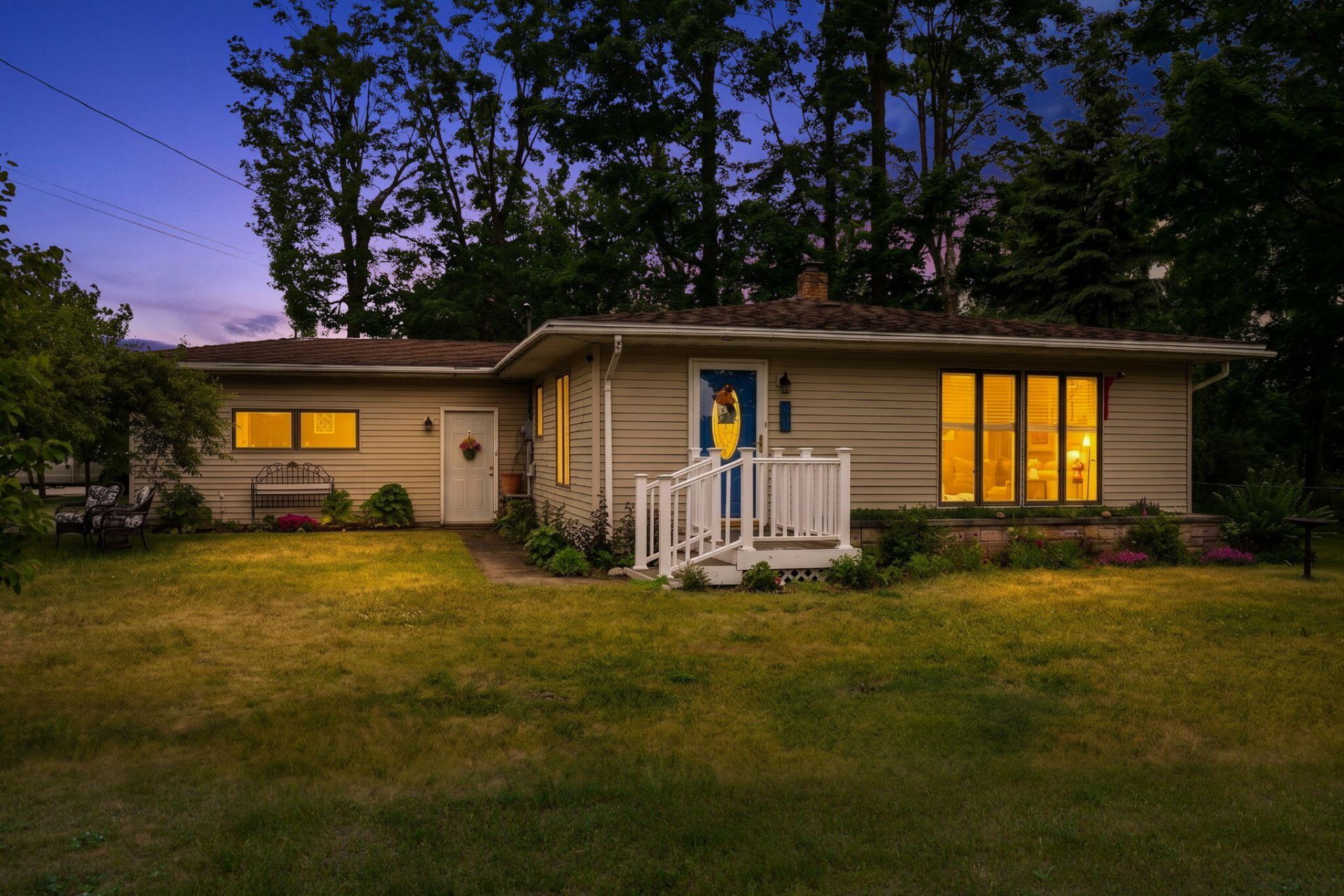 401 E Fourth Street, Gaylord, MI 49735 Main Photo