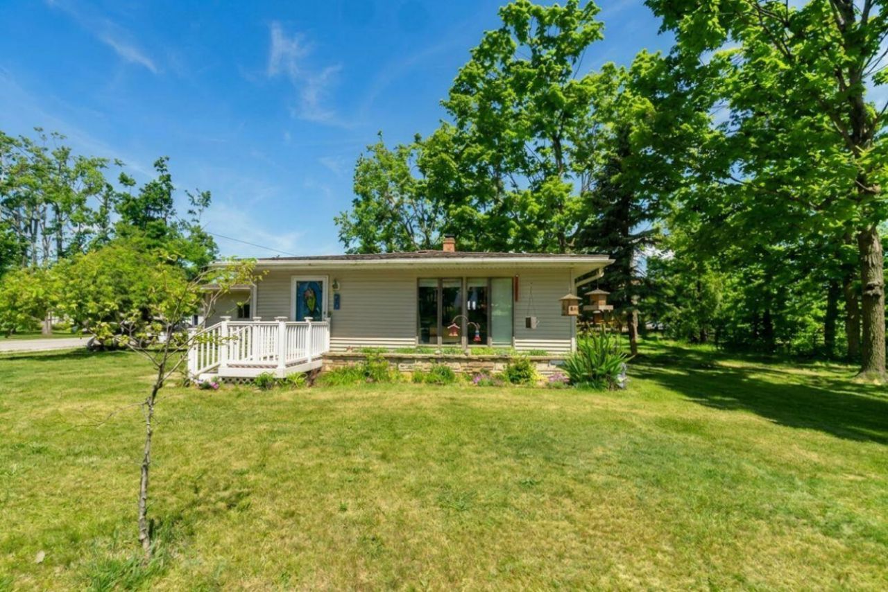 401 E Fourth Street, Gaylord, MI 49735 Main Photo
