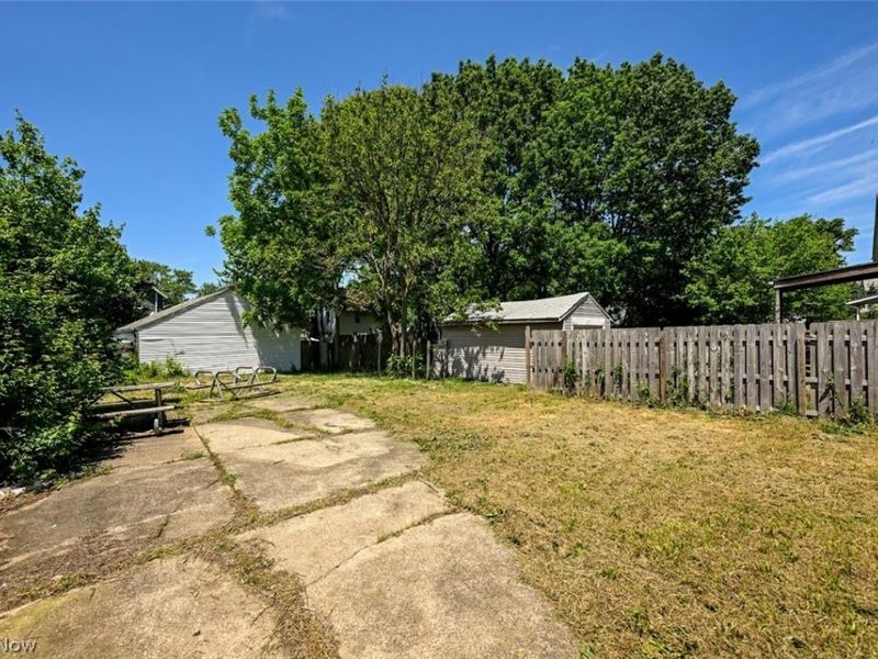 980 Neptune Avenue , Akron, OH 44301 Photo 3