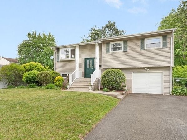 8 Robin Rd, Somerville, NJ 08876