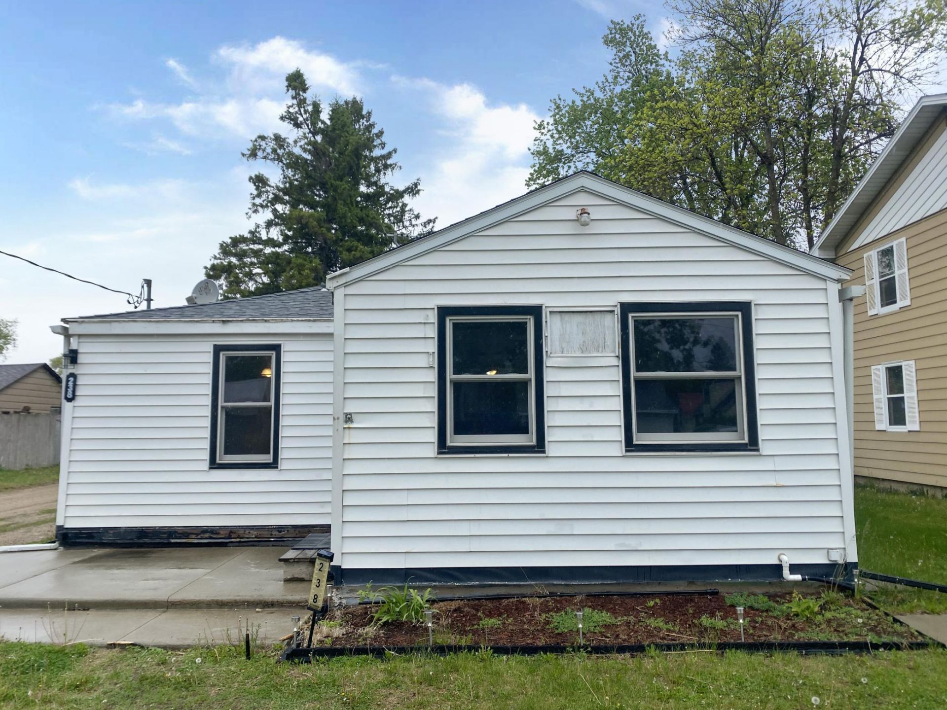 238 Meeker Avenue W, Eden Valley, MN 55329