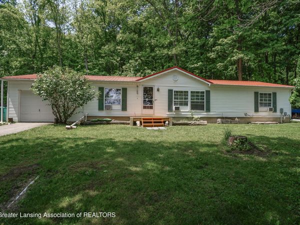 1416 S Ainger Road, Charlotte, MI 48813