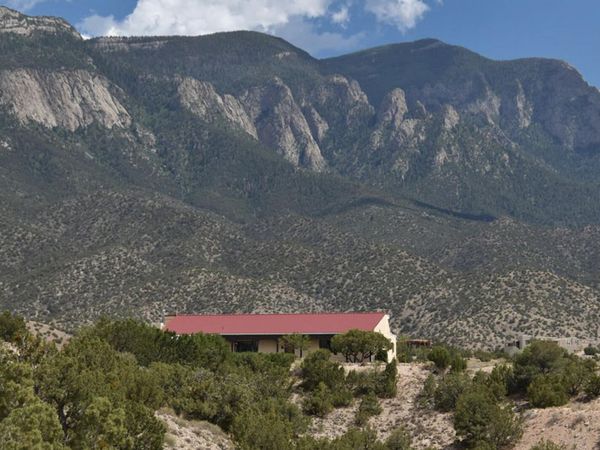 33 Yucca Lane, Placitas, NM 87043