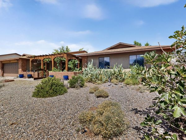 2009 Twisted Juniper Road SE, Rio Rancho, NM 87124