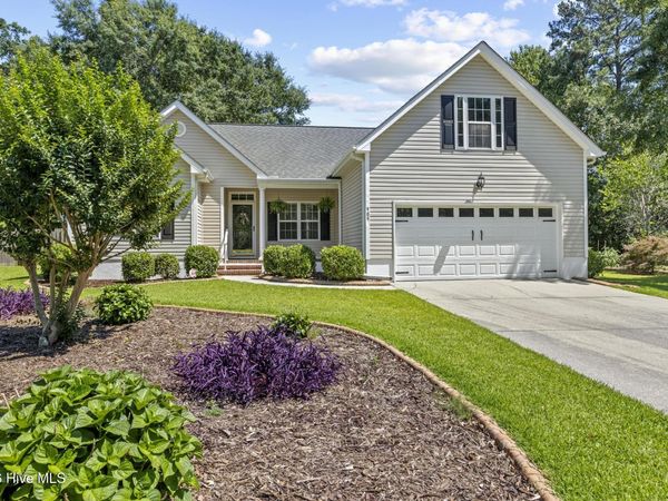 909 Woodridge Court SE, Leland, NC 28451