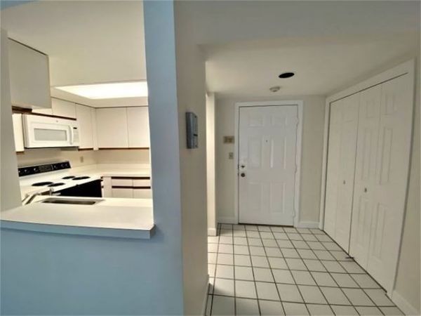 975 Massachusetts Avenue, Unit 304, Arlington, MA 02476