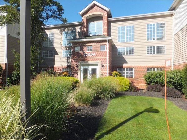 23004 Chandlers Lane, Unit 114, Olmsted Falls, OH 44138