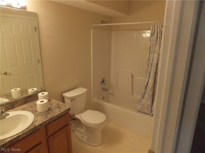 23004 Chandlers Lane , Olmsted Falls, OH 44138 Photo 12