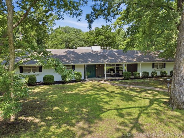 1015 Brookside Parkway , Bartlesville, OK 74006