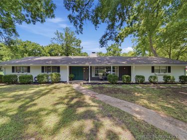 1015 Brookside Parkway , Bartlesville, OK 74006