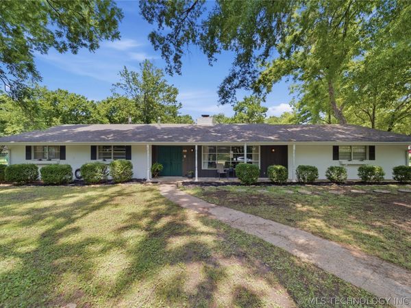 1015 Brookside Parkway , Bartlesville, OK 74006
