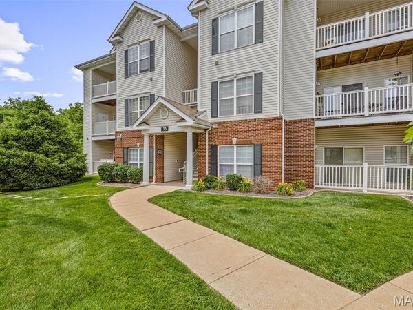 35 Kassebaum Lane , Unit 200, Unincorporated, MO 63129