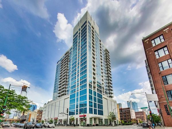 757 N Orleans Street , Unit 1404, Chicago, IL 60654