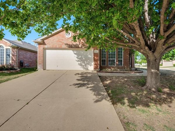 5900 Ozark Drive, Fort Worth, TX 76131