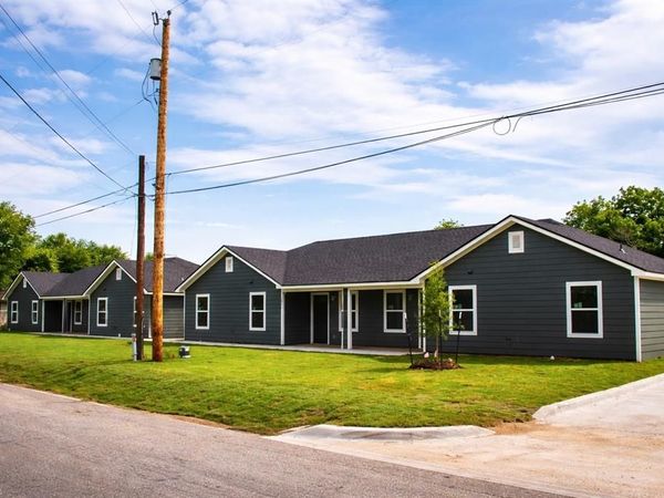 1517 Travis Street , Bellmead, TX 76705