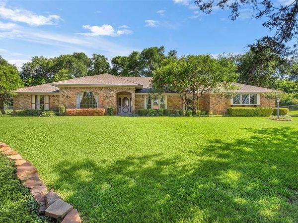 110 Cedar Drive, Oak Leaf, TX 75154