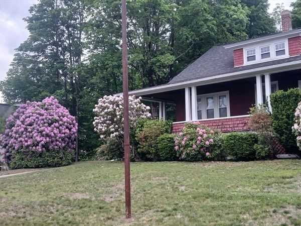 72 W Main St, Dudley, MA 01571