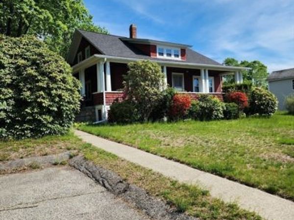 72 W Main St, Dudley, MA 01571