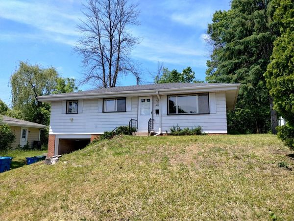 3211 Indiana Avenue N, Robbinsdale, MN 55422