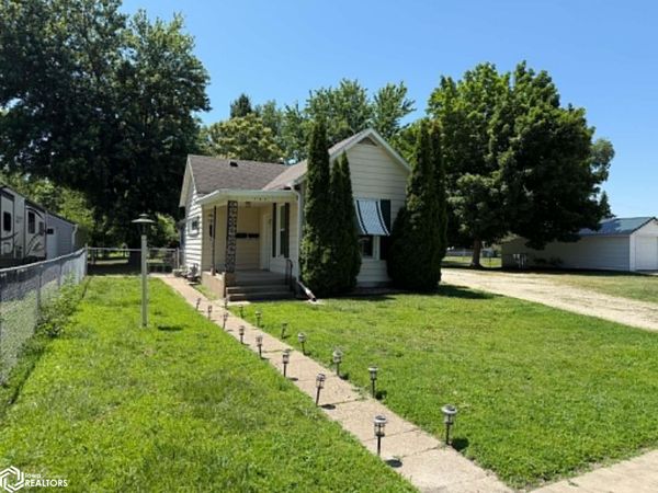 705 Hedge Avenue, Burlington, IA 52601