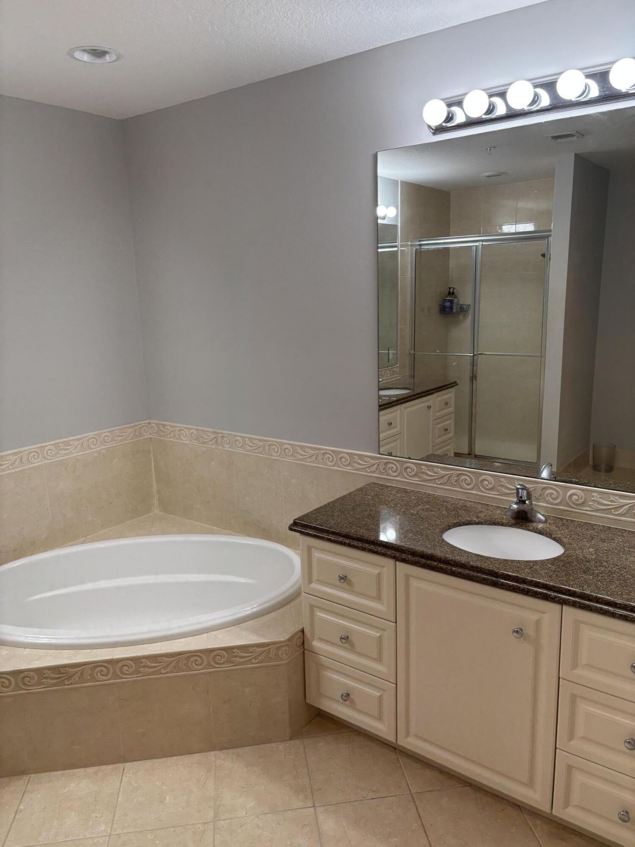 6 E Harbour Isle Dr Drive E, Unit 205, Fort Pierce, FL 34949 Photo