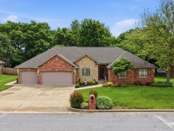 1420 S Charles Place , Bolivar, MO 65613