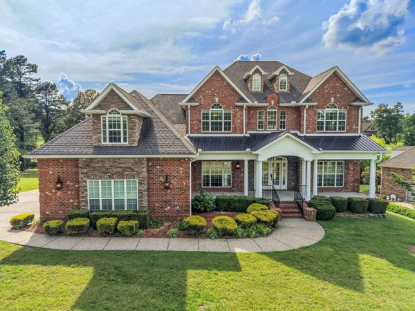 511 Country Club Dr , Dickson, TN 37055