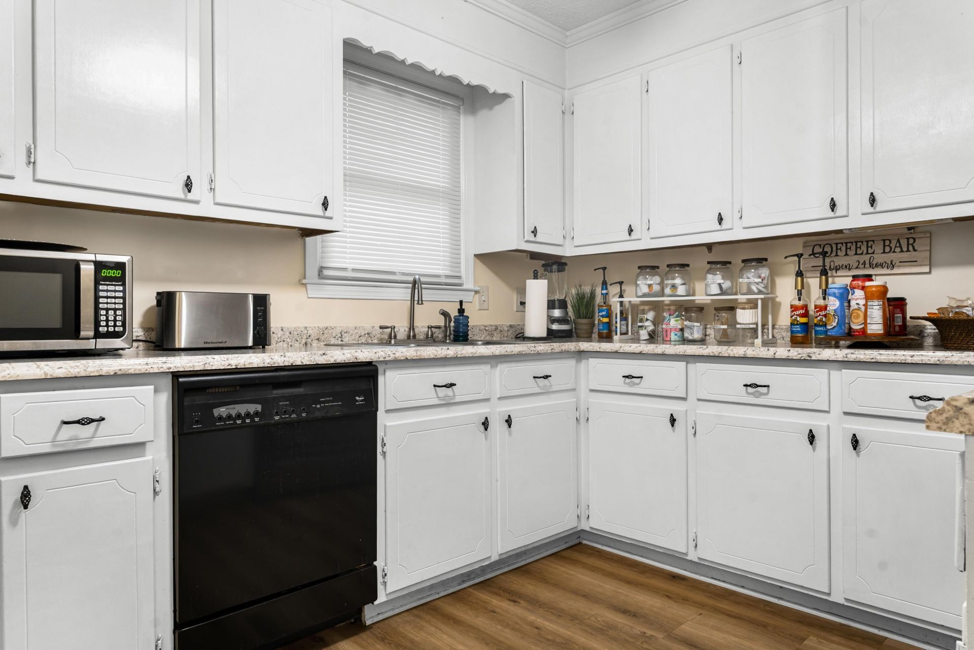 1353 Marshall Street Photo 10
