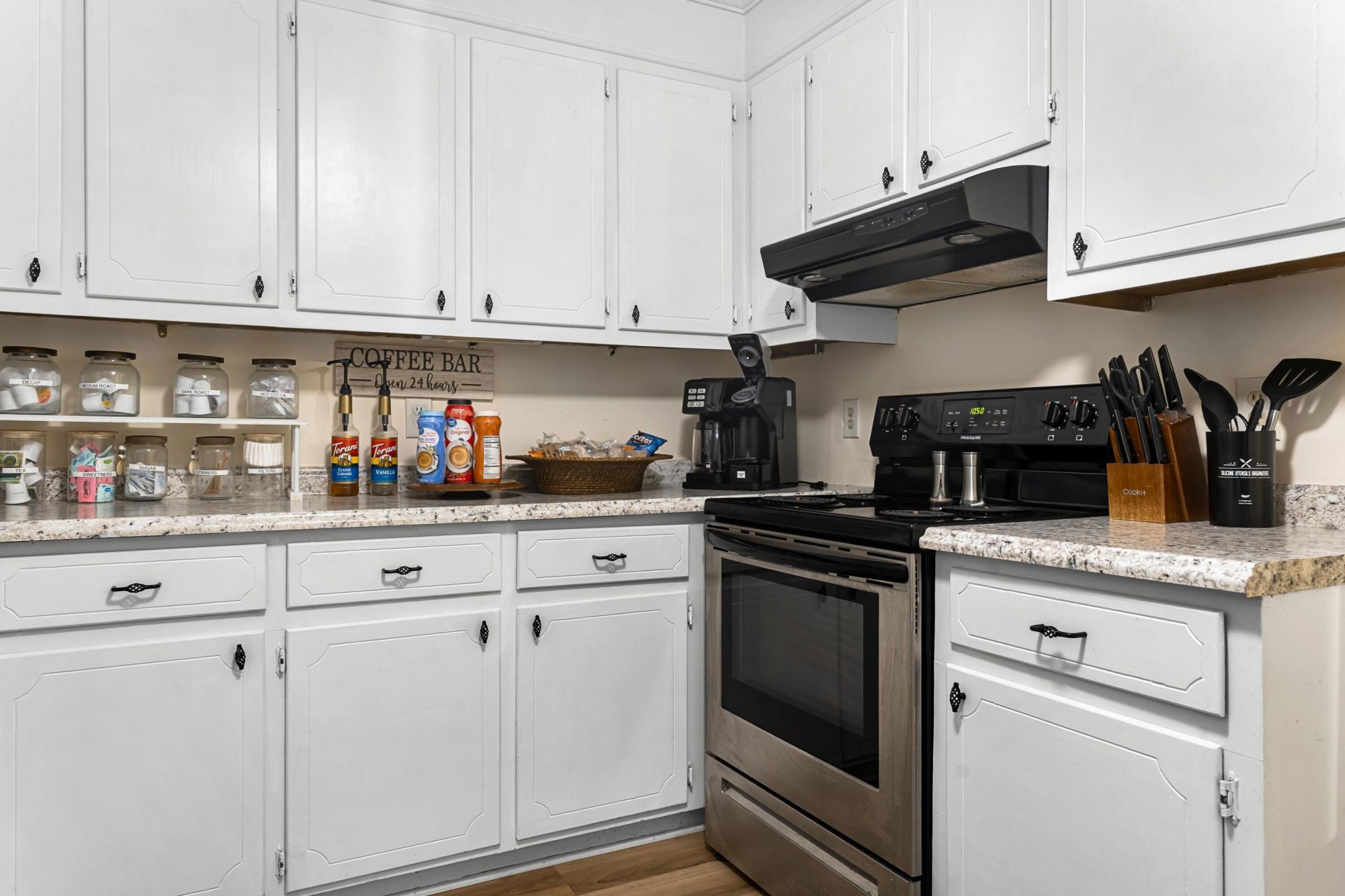 1353 Marshall Street Photo 11