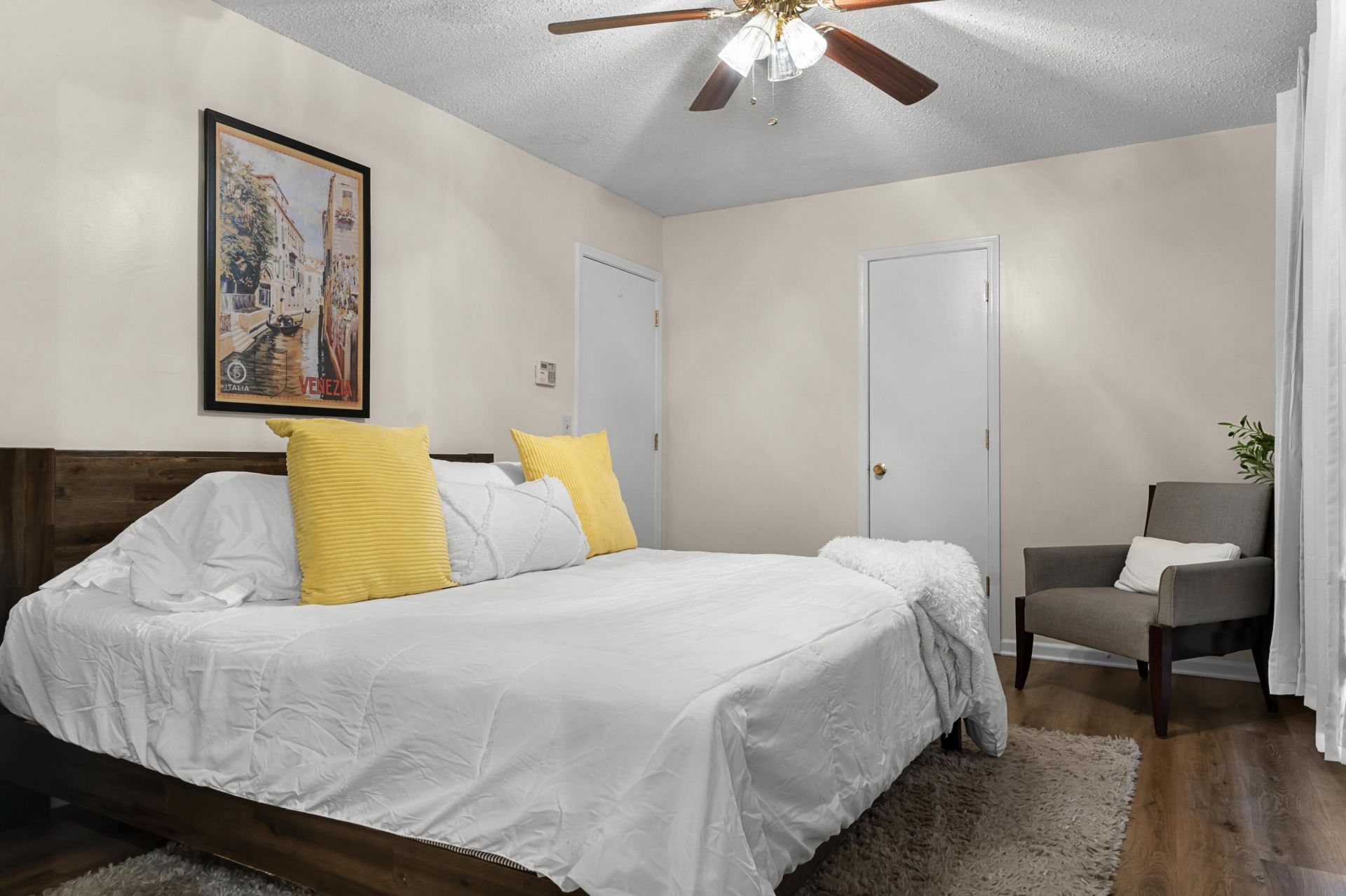 1353 Marshall Street Photo 15