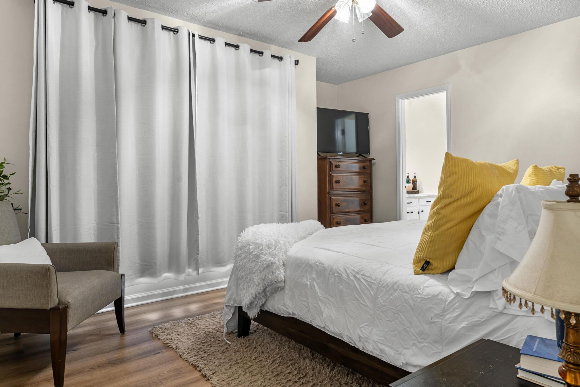 1353 Marshall Street Photo 16