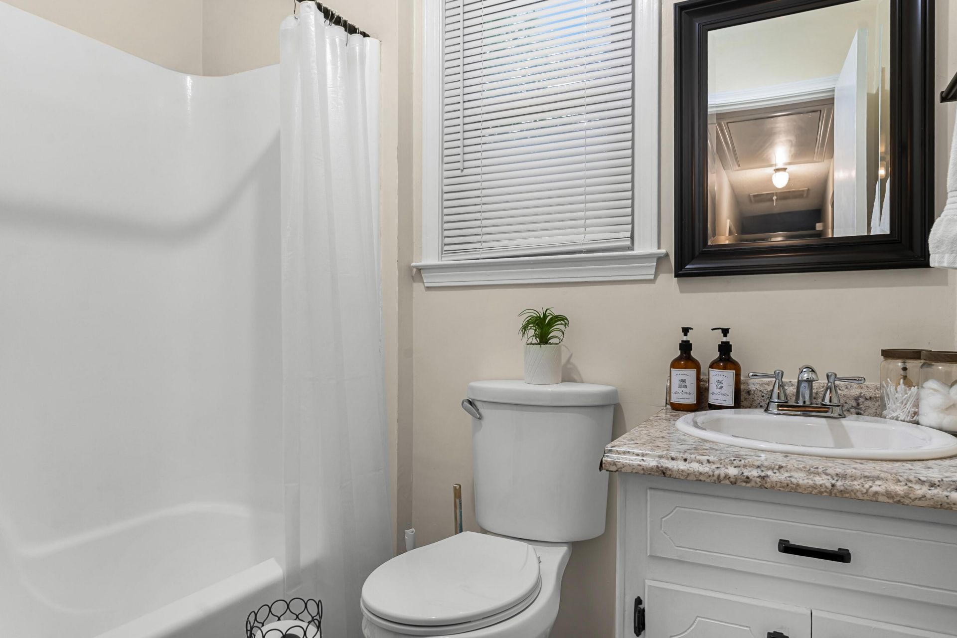 1353 Marshall Street Photo 20