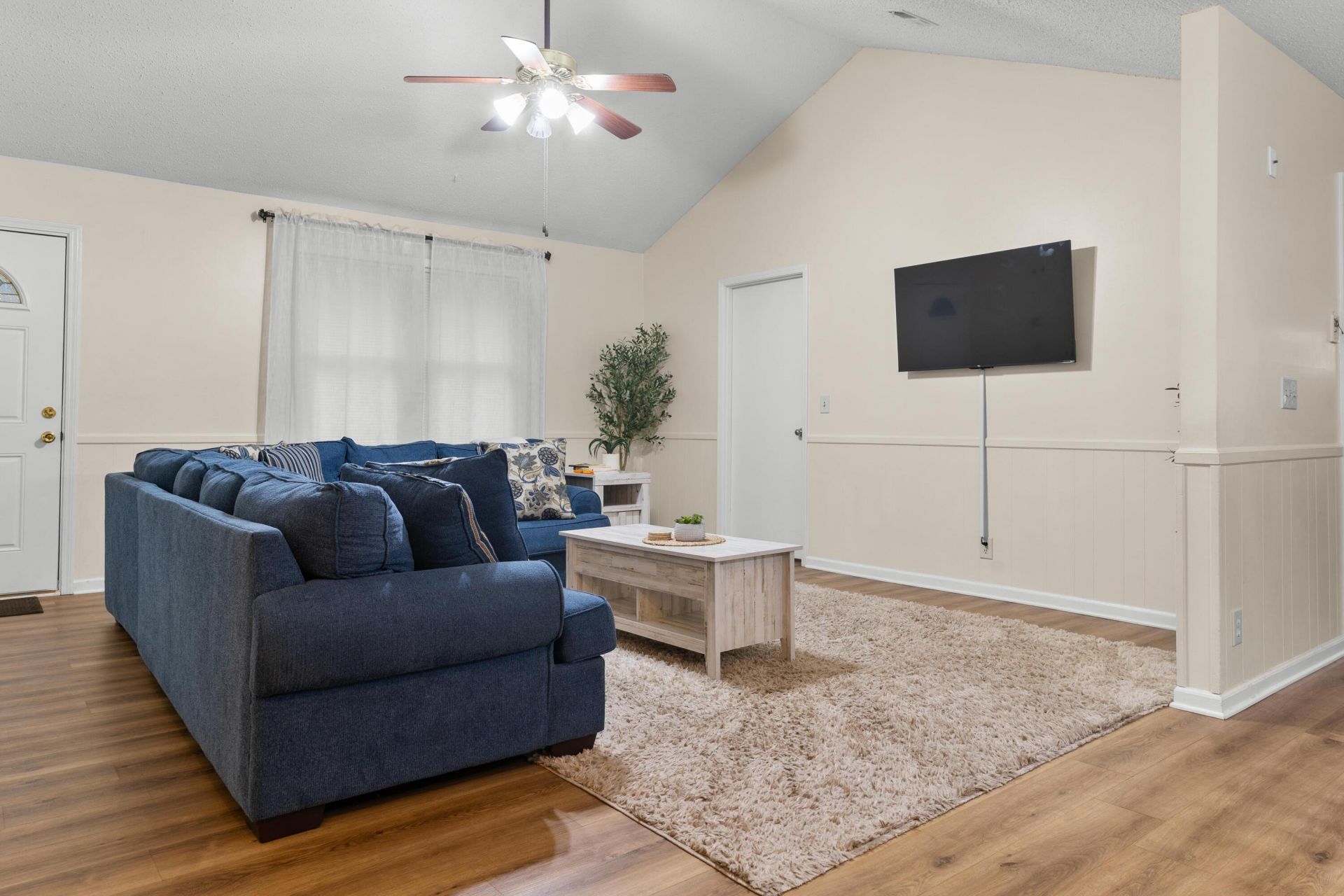 1353 Marshall Street Photo 5