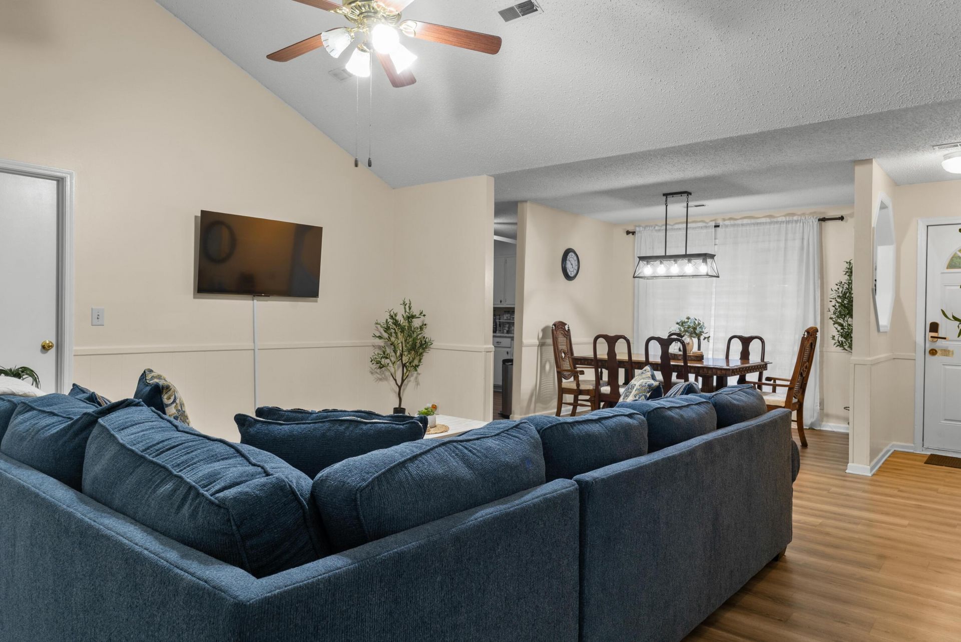 1353 Marshall Street Photo 6