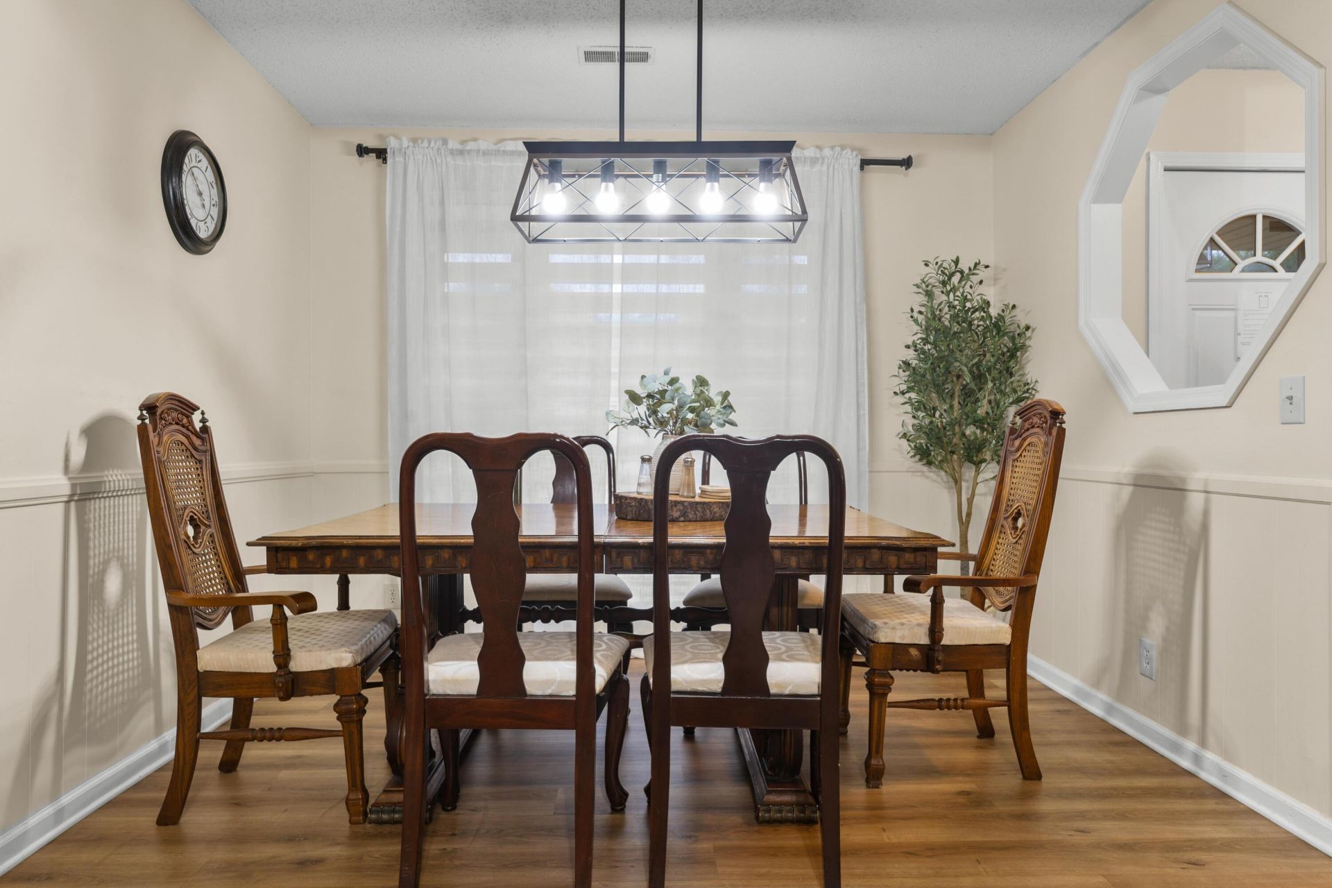 1353 Marshall Street Photo 7