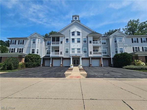 718 Aqua Marine Boulevard , Avon Lake, OH 44012