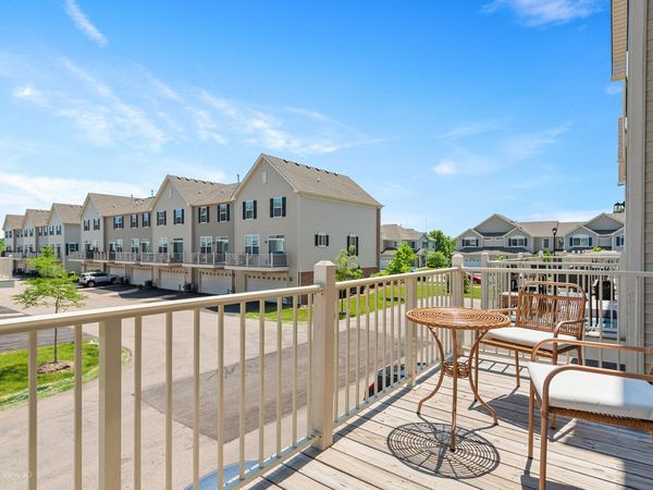 1611 Bentz Way, Batavia, IL 60510