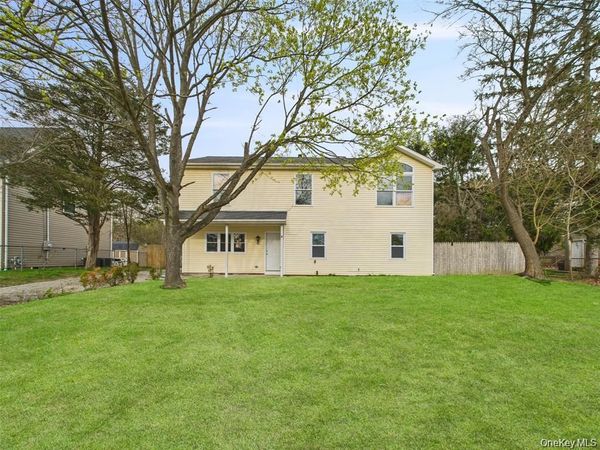 613 Bourdois Avenue , Bellport, NY 11713