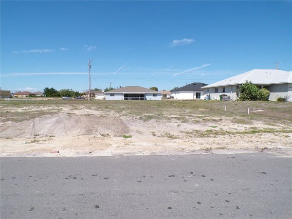 825 NE 15TH LANE , CAPE CORAL, FL 33909