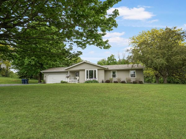 S56W23550 Maplewood Ter, Waukesha, WI 53189