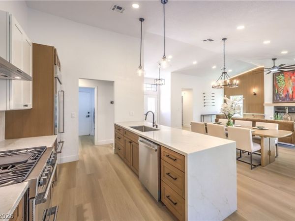 5001 Pacific Grove Drive , Las Vegas, NV 89130