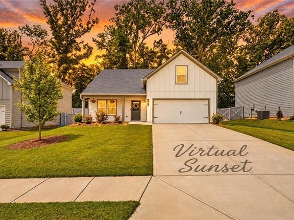 366 Fox Creek Dr , Braselton, GA 30517