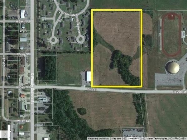 210 E Date Street , Okemah, OK 74859