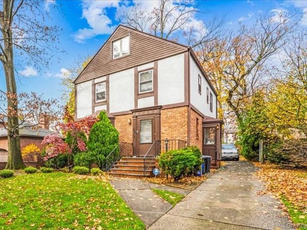 186-15 Grand Central Parkway , Jamaica Estates, NY 11432